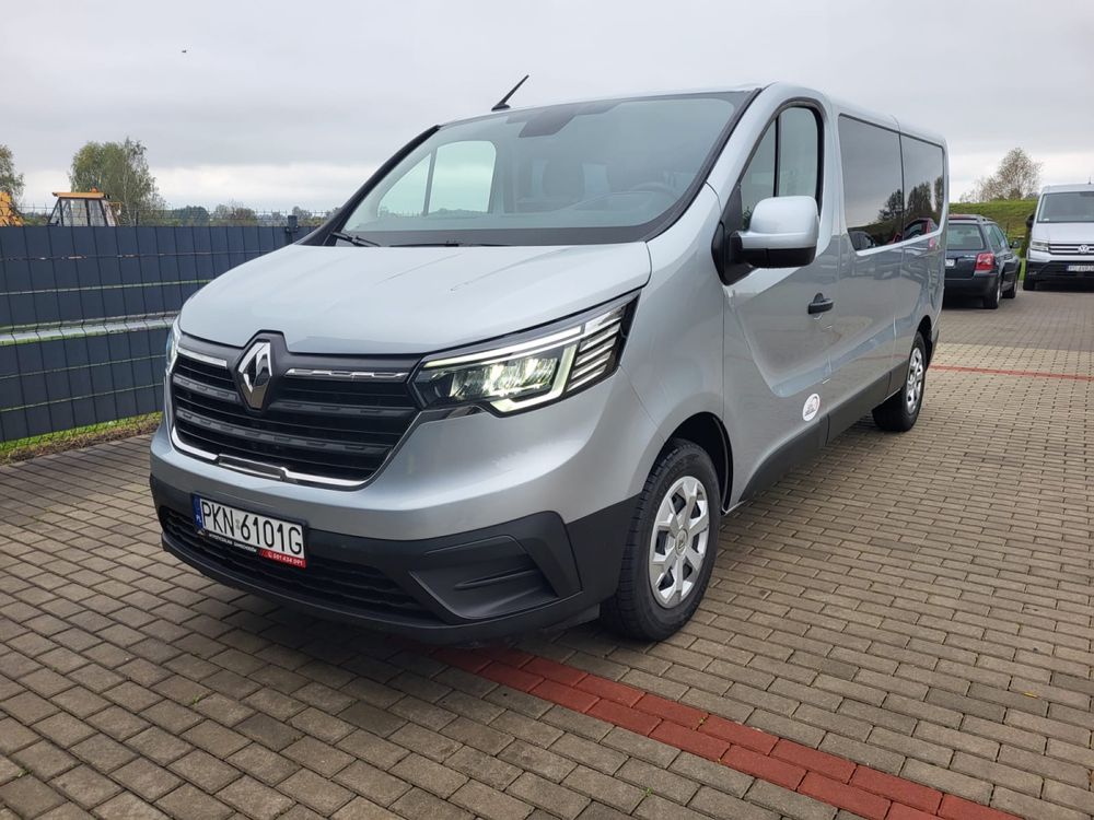 Wypożyczalnia wynajem busa 9 osobowego Renault Trafic  automat