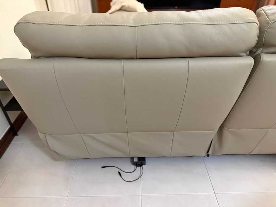 Sofá Casanova 3L Chateau d`Ax em Pele