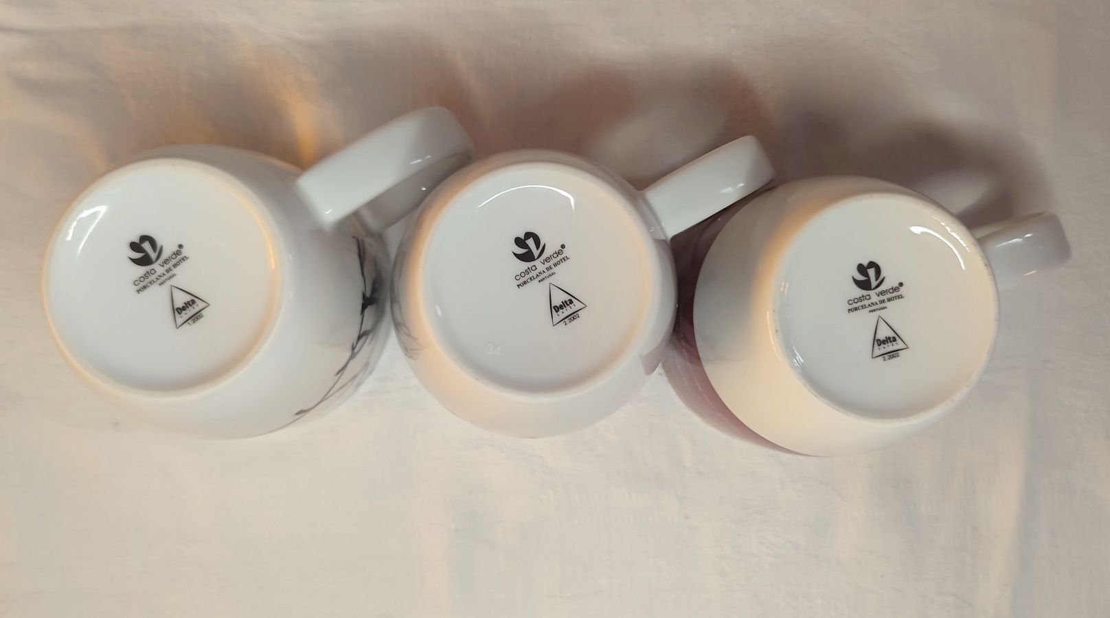 3 canecas de porcelana, colecção "2002 - Um Mundial à maneira" da Delt