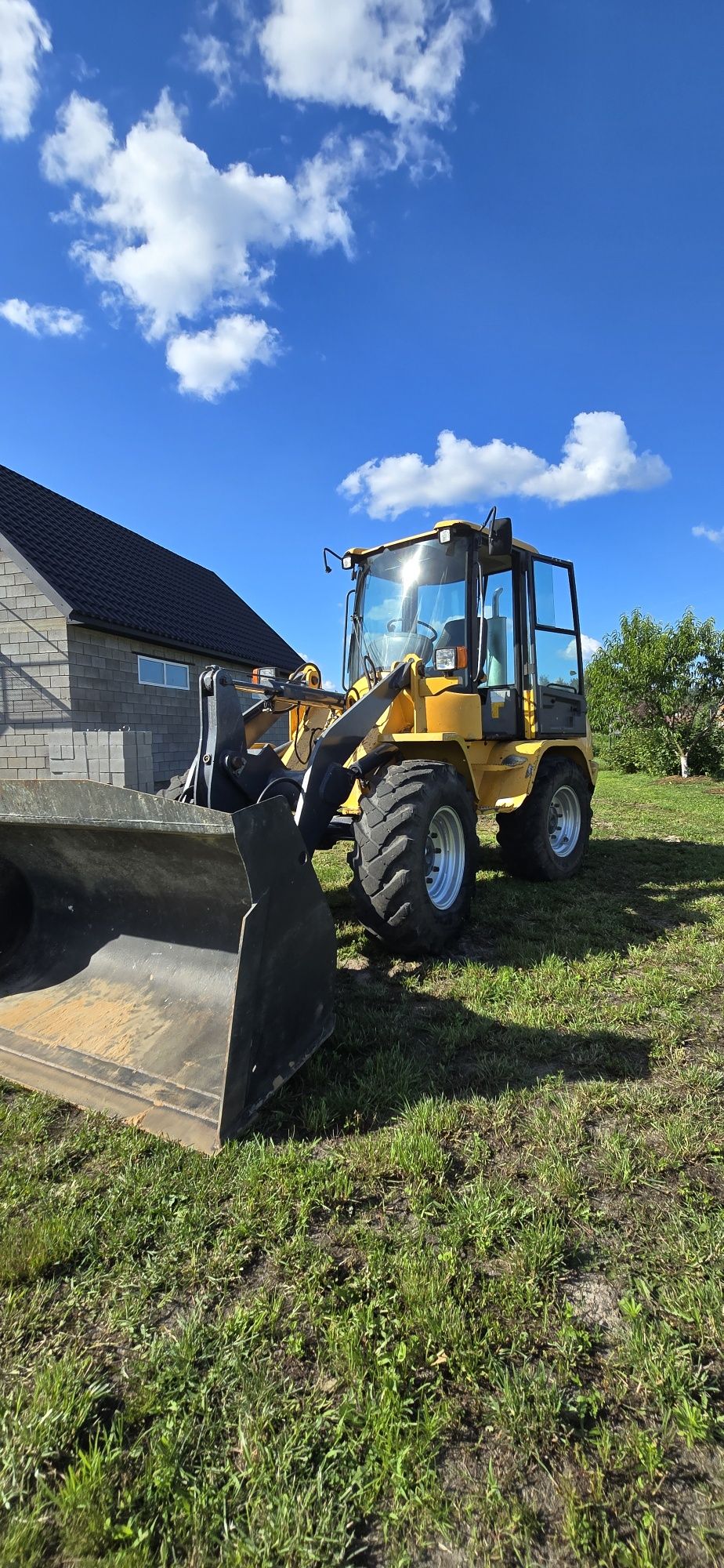 Фронтальний навантажувач Volvo L30