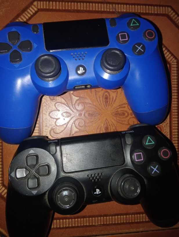 playstation 4 slim com uso com conta e jogos incluidos e dois comandos