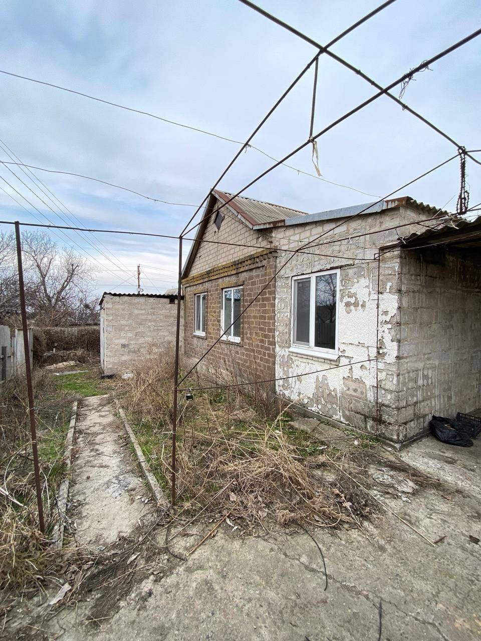 Продається просторий будинок із великою ділянкою в Дніпровське (КПК)