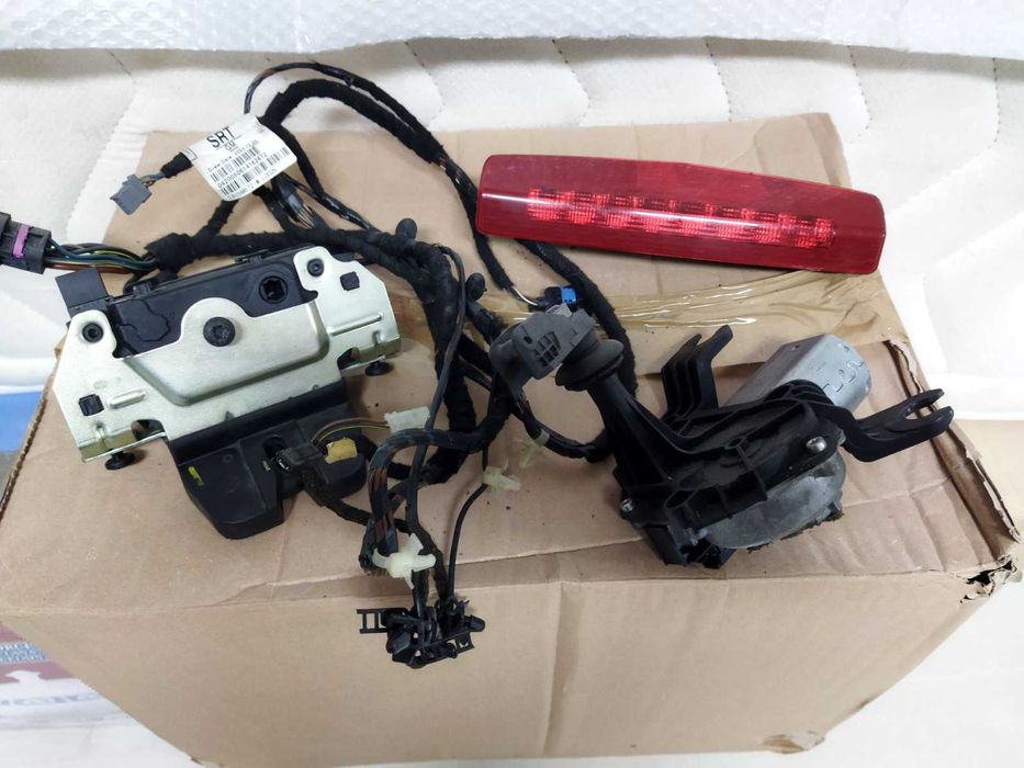 Fechadura mala / motor escova traseira OPEL