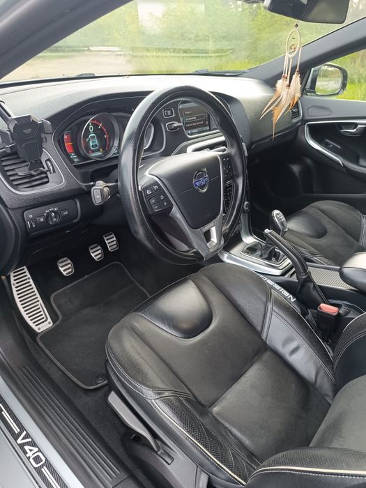 Volvo V40 R-Design