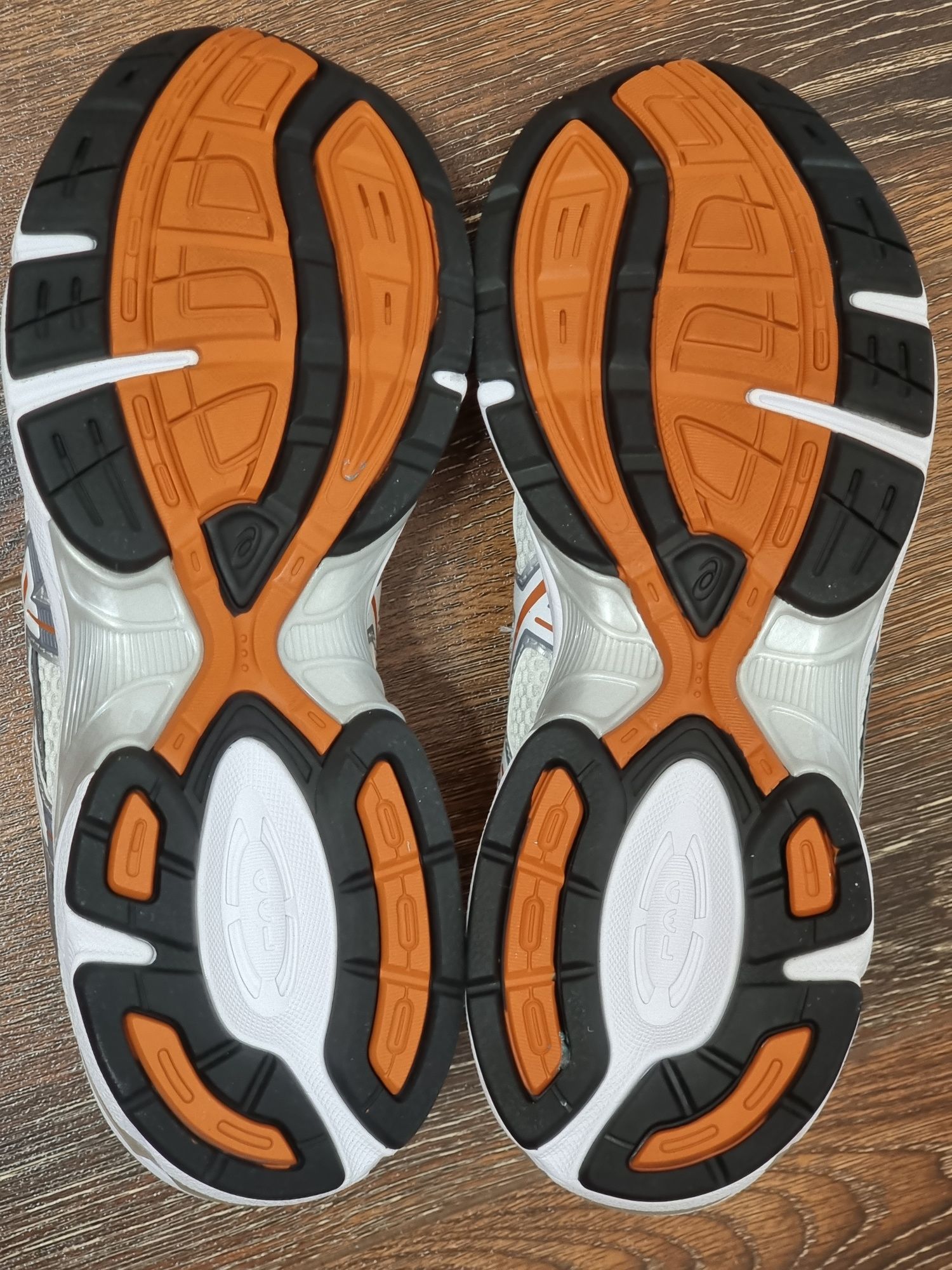 Оригінал 100% кросівки asics gel 1130 eur 42