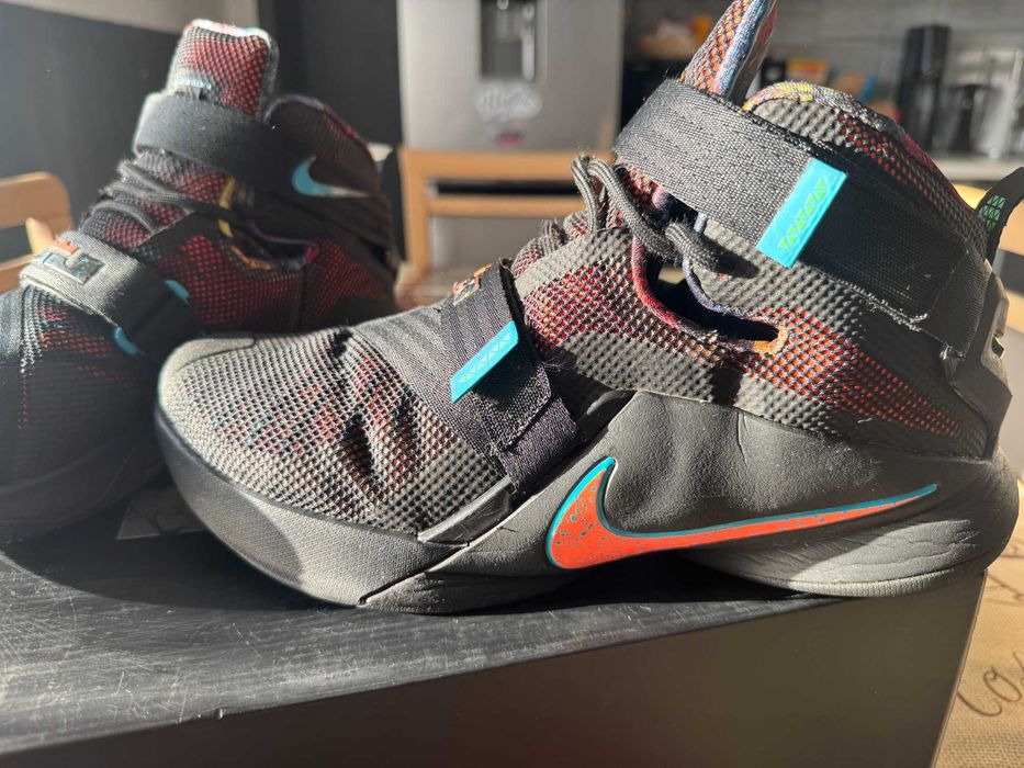 Nike LeBorn 44 (28cm)