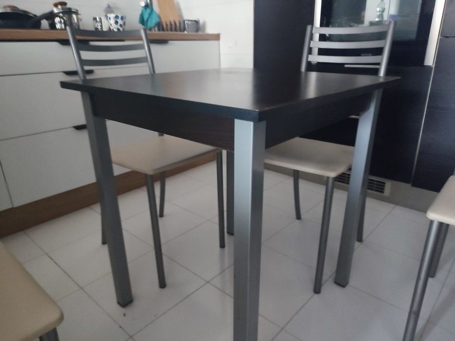 Stol kuchenny z krzeslami