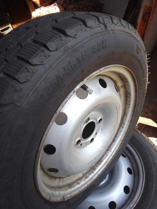 Продам шини з дисками.