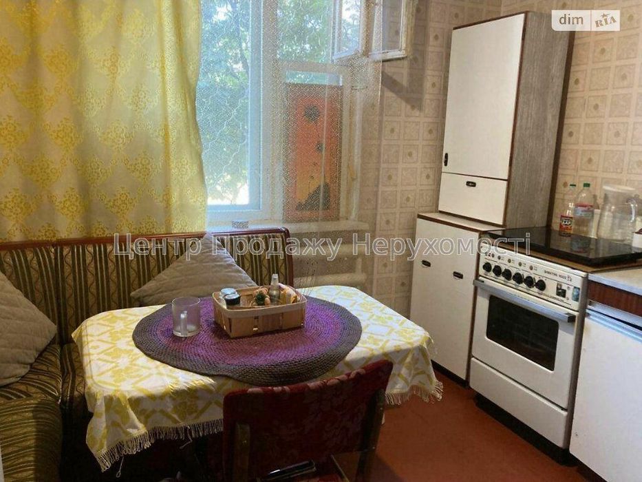 продам 2-кімнатну на Троєщині ІВ