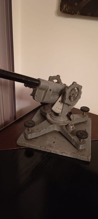 Stary  teodolit geodezia