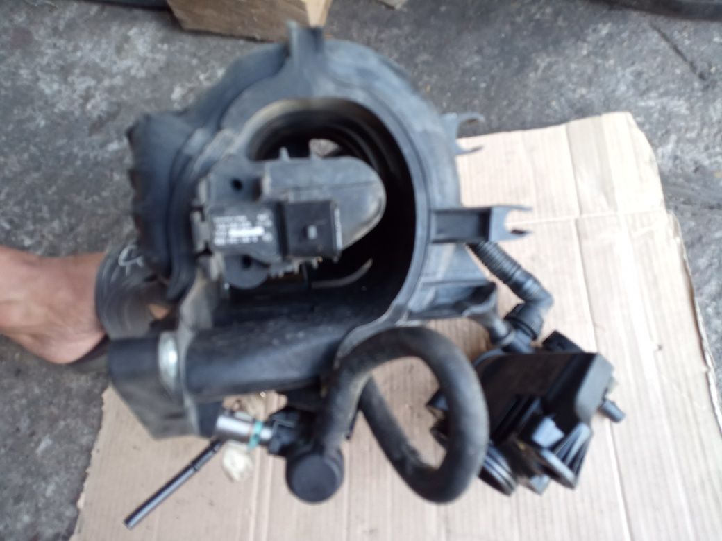Kolektor ssący VW Golf V 1 4 16