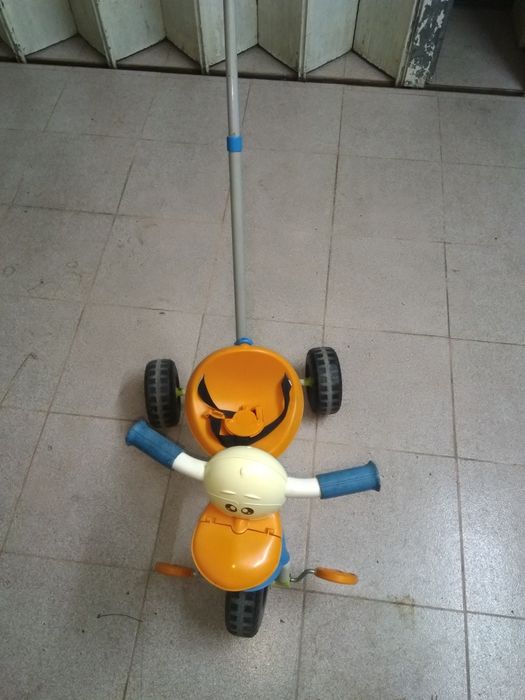 Triciclo da Chicco modelo pato