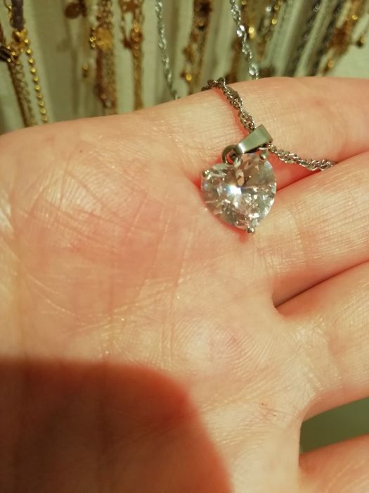 Promoção!! Magnífico fio em aço inoxidável prateado com pendente zirco