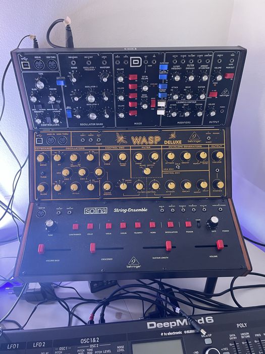 Conjunto behringer MODEL D + WASP + SOLINA + Eurorack Stand 3 Tier