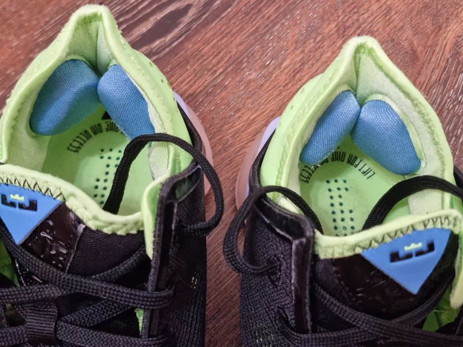 Оригінал 100% кросівки Nike LeBron 19 EUR 42