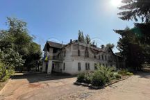 Продаж окремо розташованої 2-х поверхової будівлі, р-н 44 квартал.