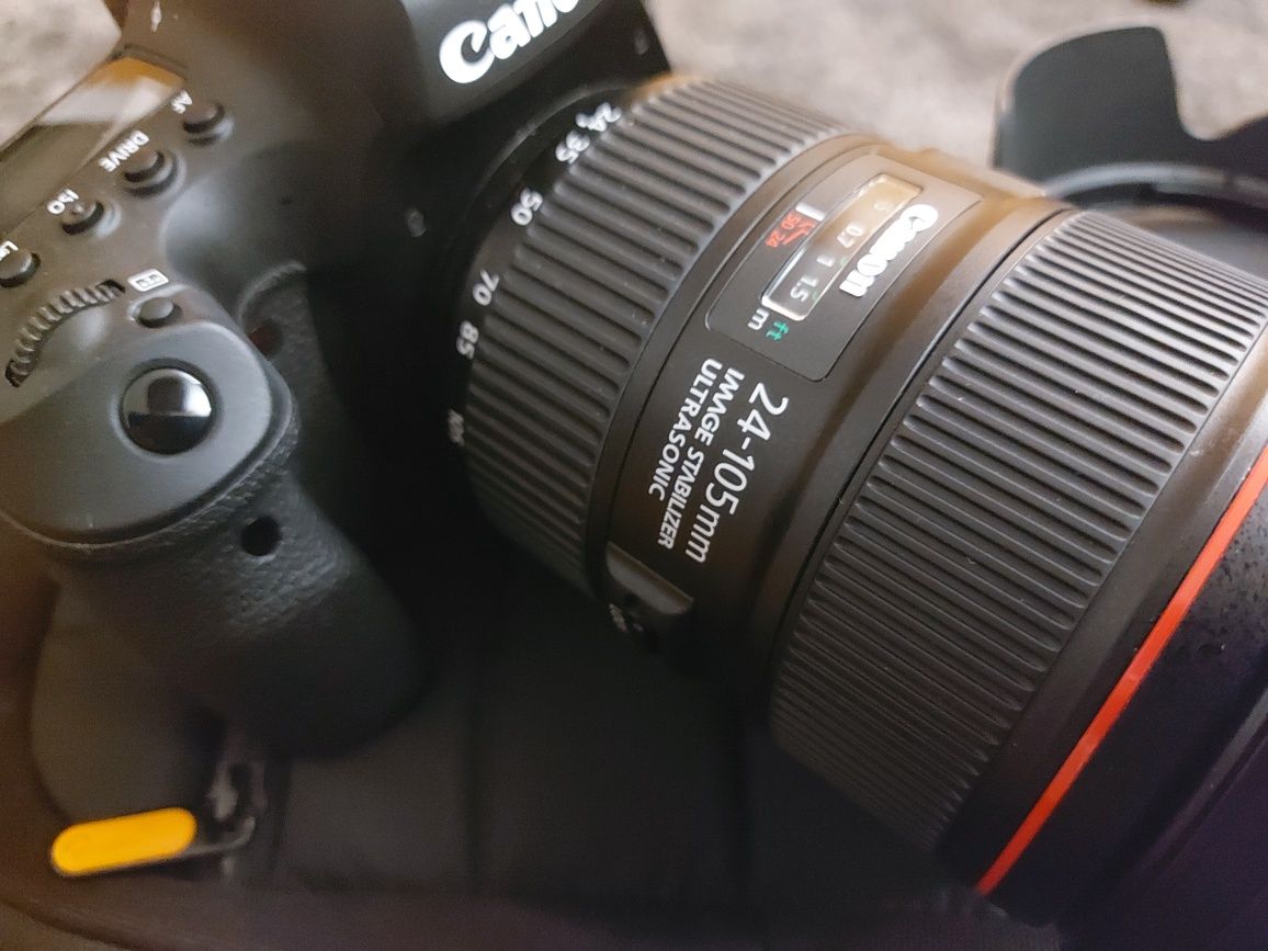 Canon 6D Mark ii com  duas lentes