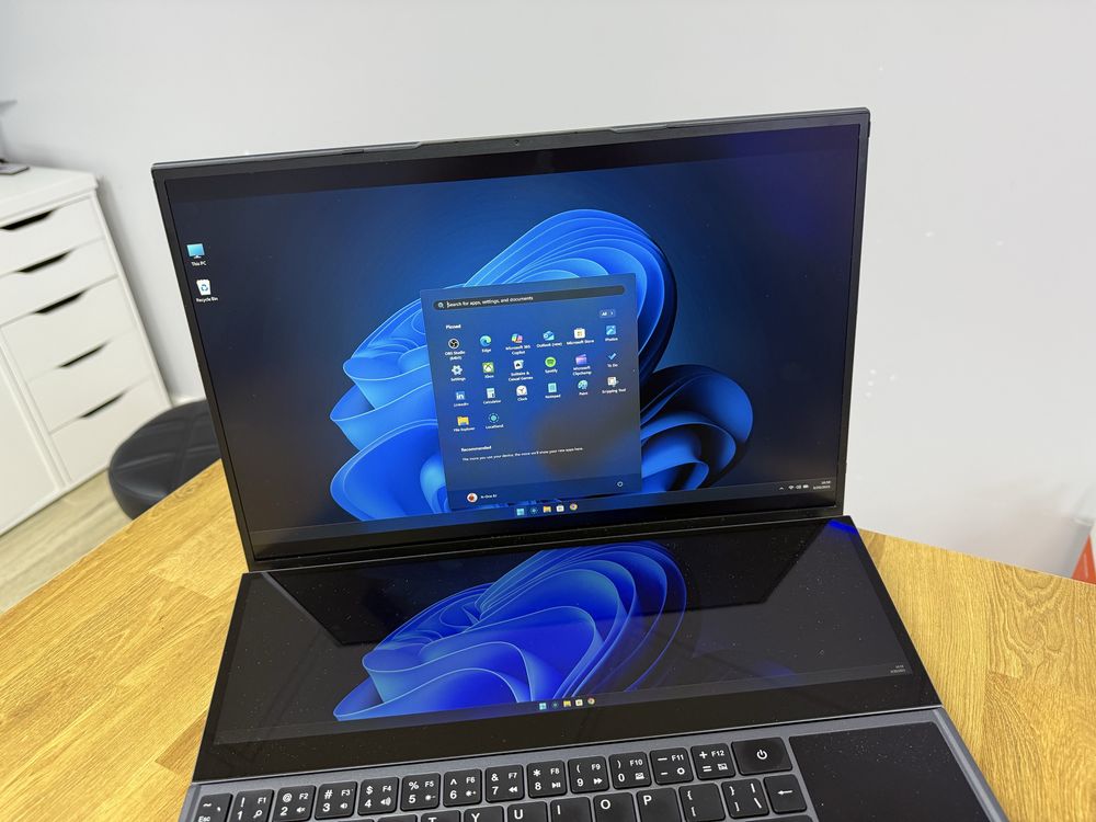 Portátil I7 duplo ecrã (como novo)