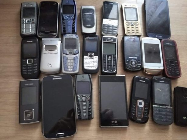 Różne telefony komórkowe sprawne i uszkodzone