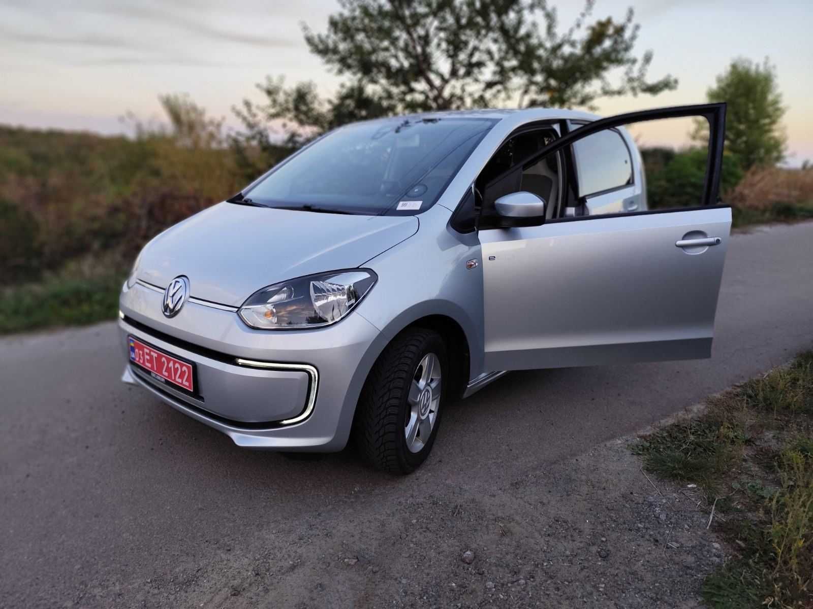 VW e-UP  на 160 км 2016 року підігріви +доп зимові колеса