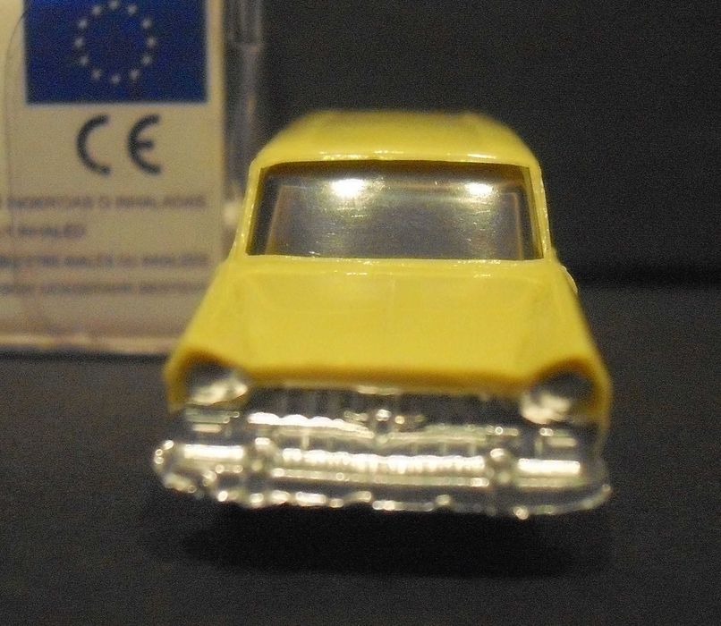 EKO - Fiat Familiar 1800 -antigo - 1/65 - made in Espanha - NOVO