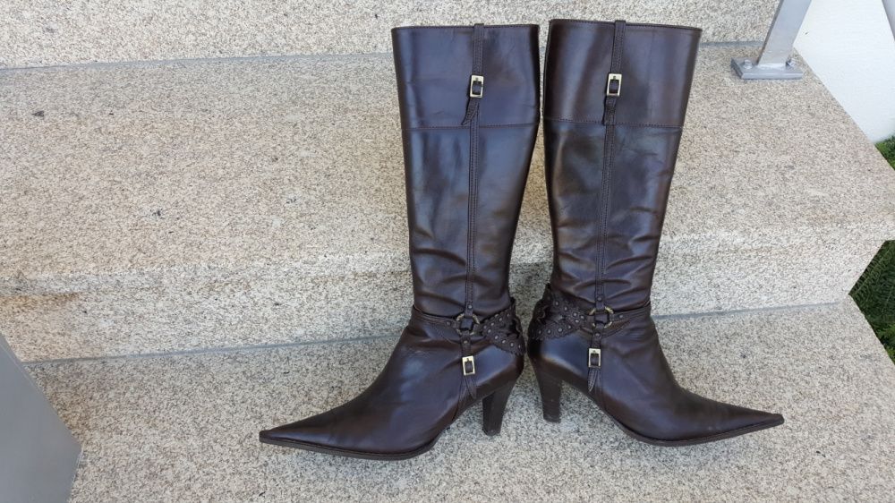 Botas todas em pele