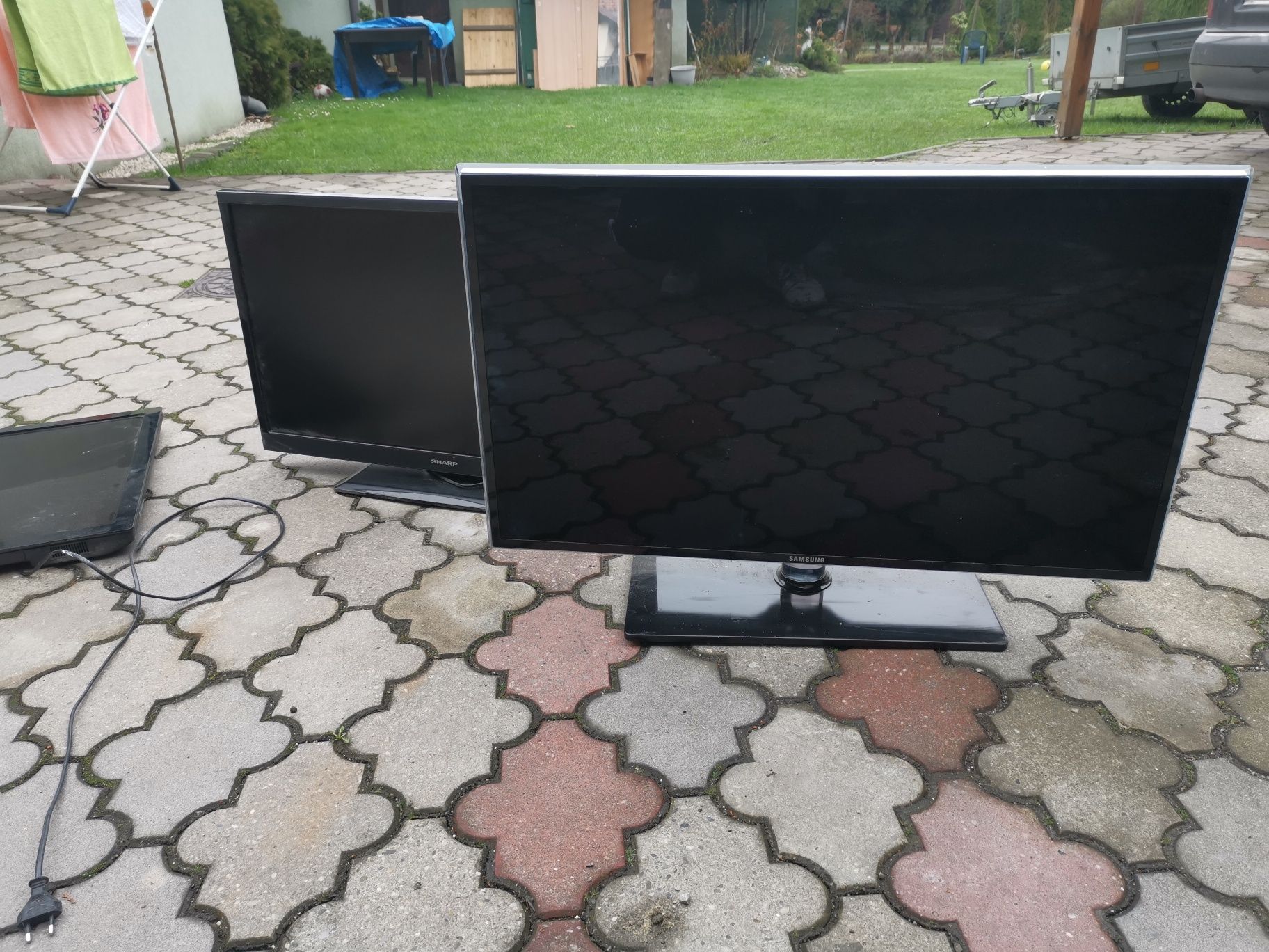 Telewizory uszkodzone 2szt