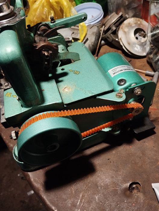 Продам робочий оверлок