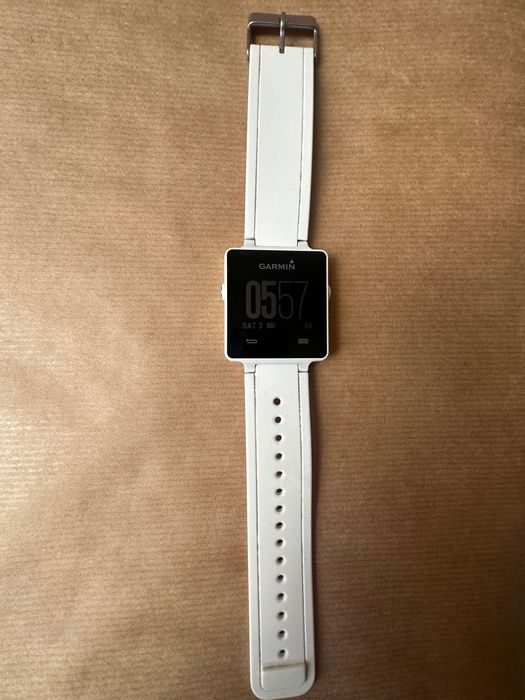Garmin vívoactive (першого покоління) — фітнес-годинник з GPS