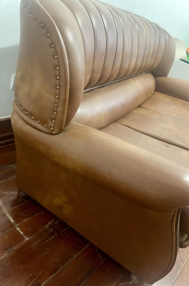 Sofa cama em pele