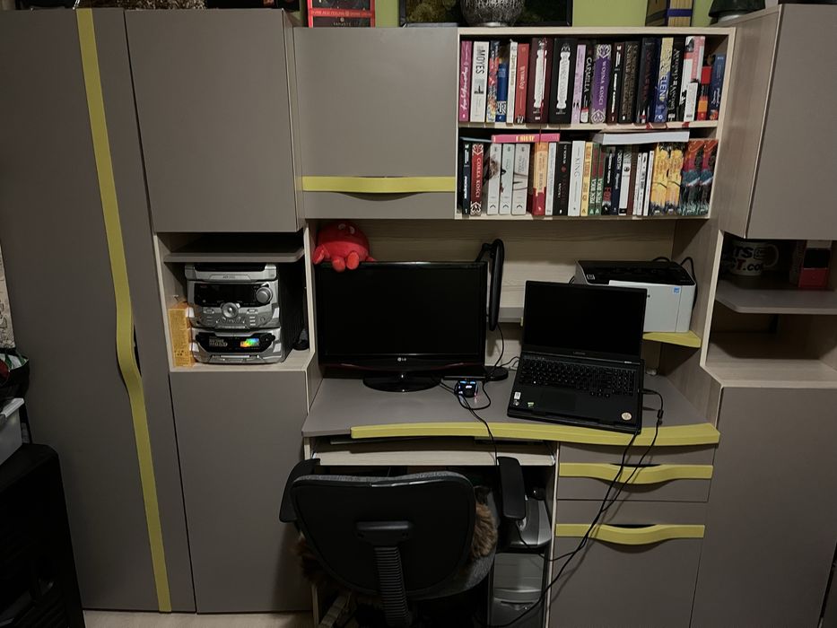 Meblościanka młodzieżowa z biurkiem i szafą - stan bardzo dobry