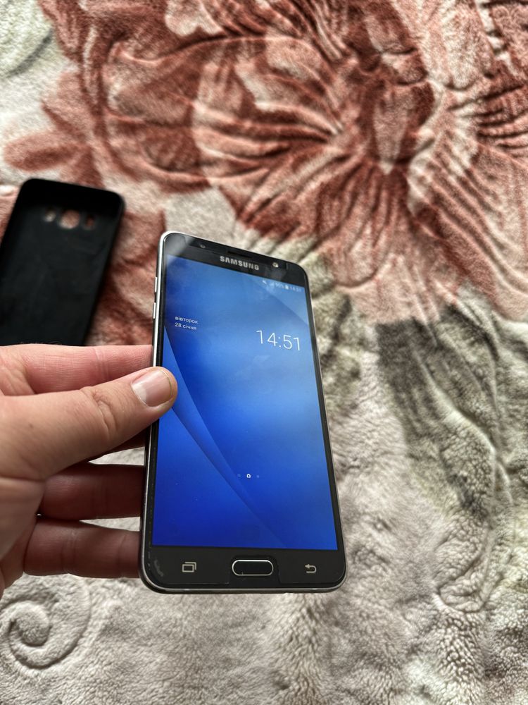 телефон Samsung J7 як новий