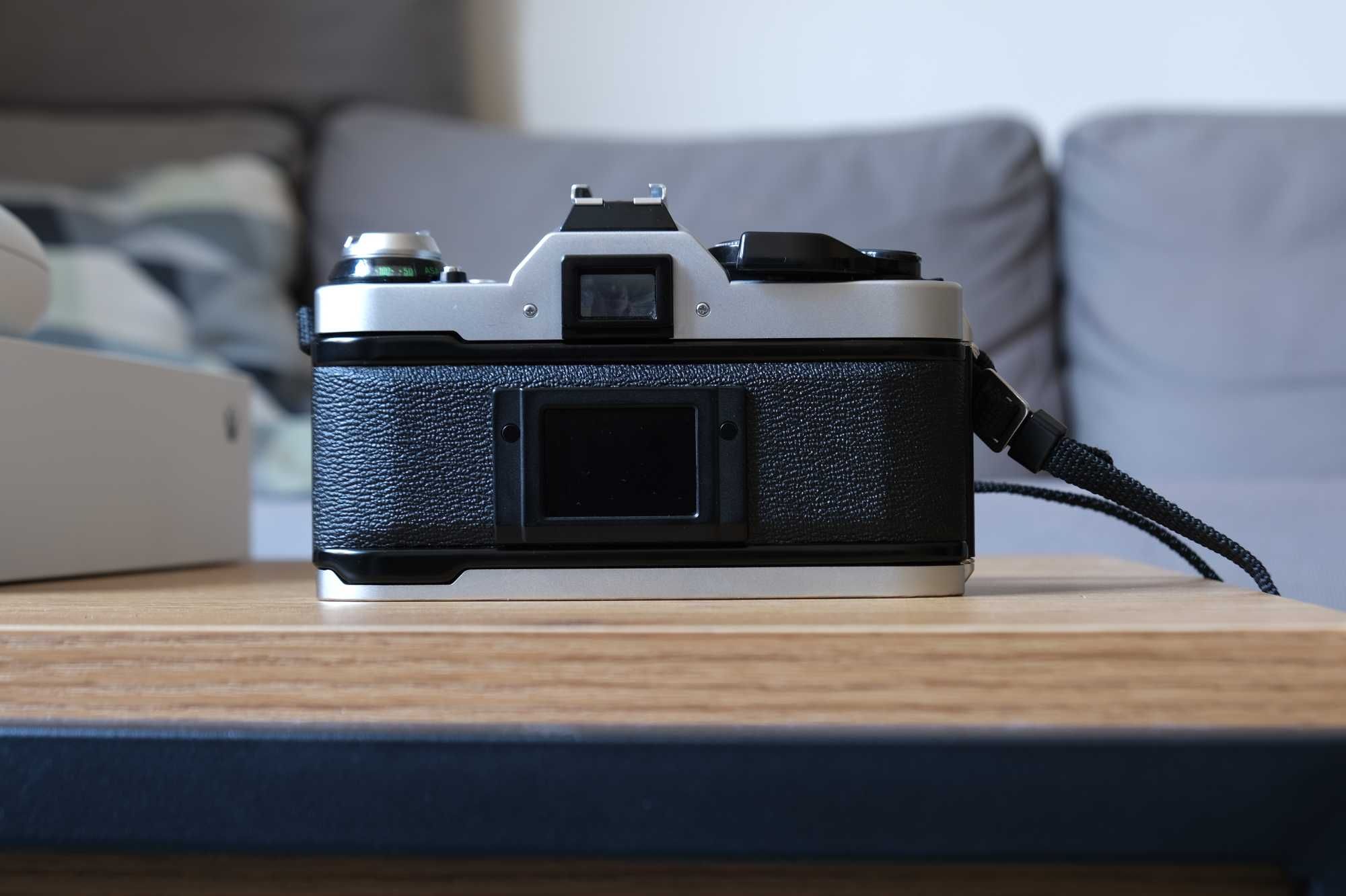 Canon AE-1 Program z Obiektywem FD 50mm + Dodatki