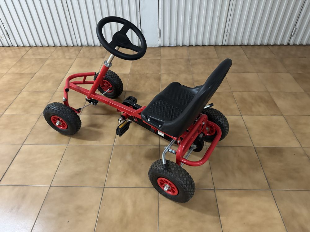 Carro a pedais para criança