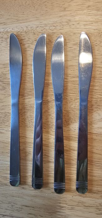 4 noże stołowe (cztery sztuki)