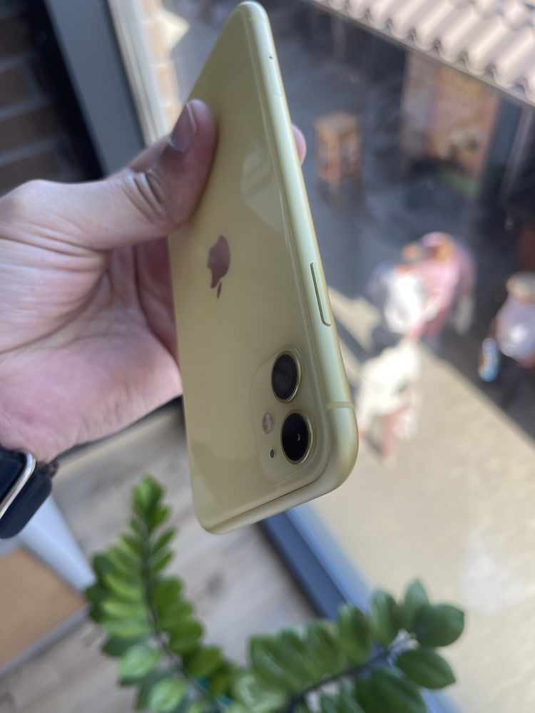 iPhone 11 128Gb yellow/white Neverlock