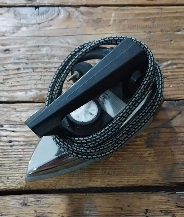 VINTAGE - Ferro de Engomar anos 70, marca "SOLAC". Decorativo