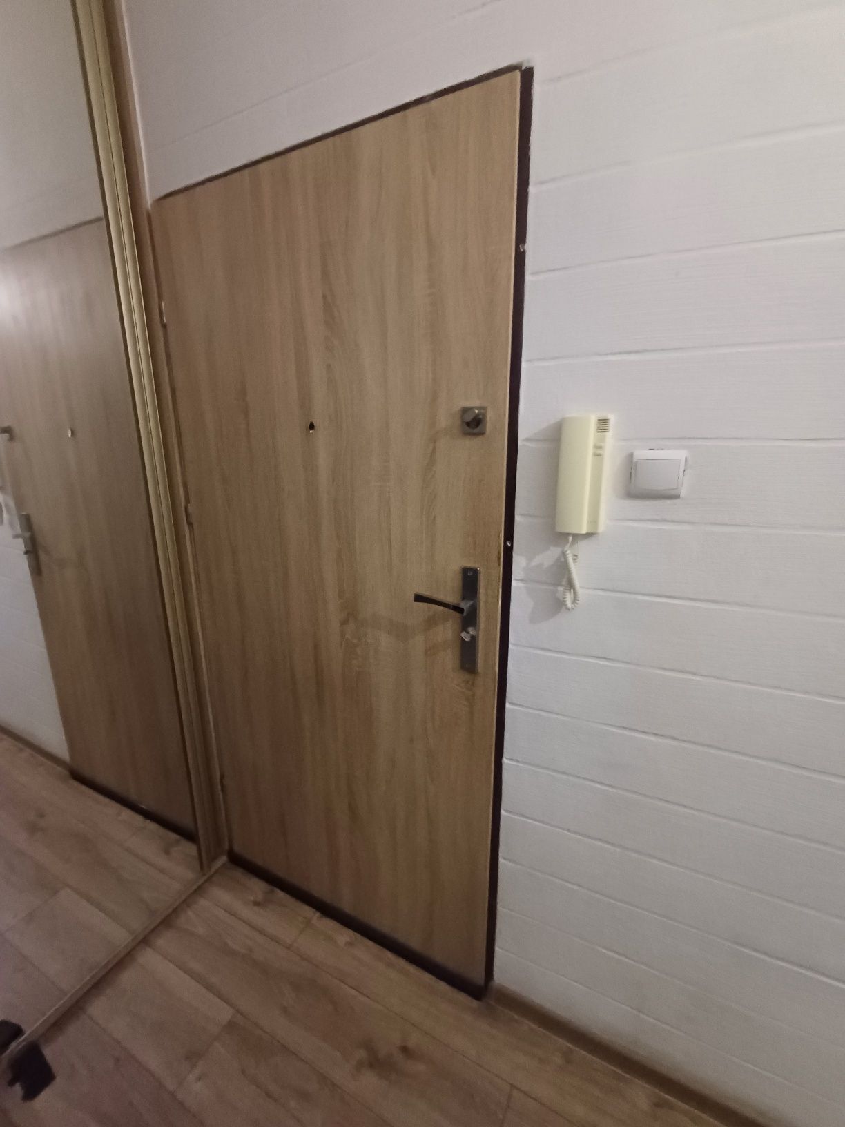 Drzwi zewnętrzne klatkowe 90cm. Lewe