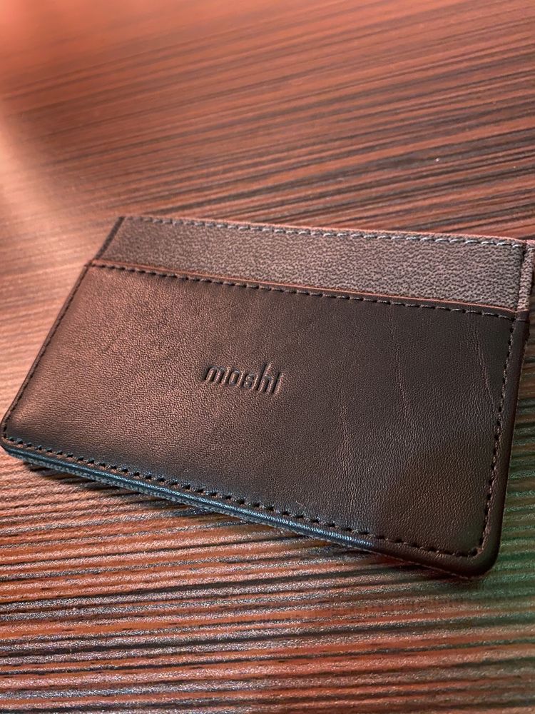 Nowy skórzany portfel Moshi