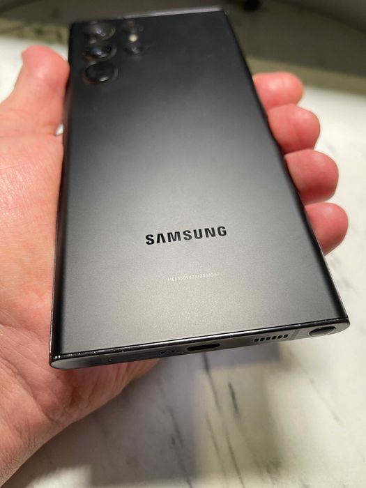 Samsung Galaxy S22 Ultra, 8/128, в хорошем состоянии