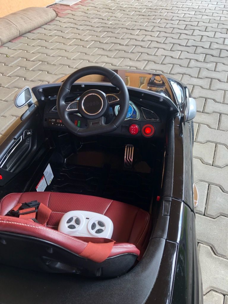 Auto Audi RS 5 na akumulator