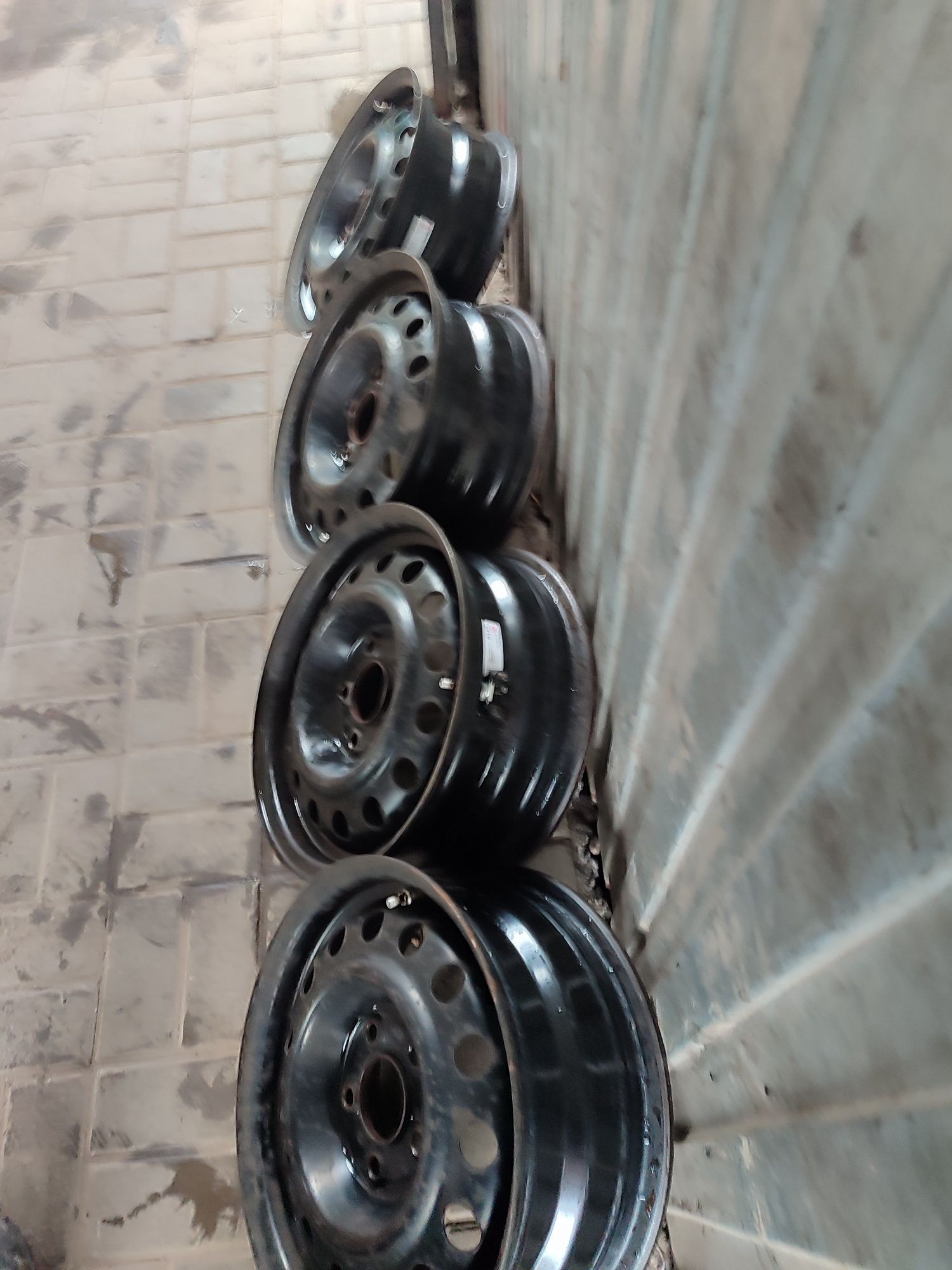 Диски металеві r15 hyundai 5.114.3 dia 67.1