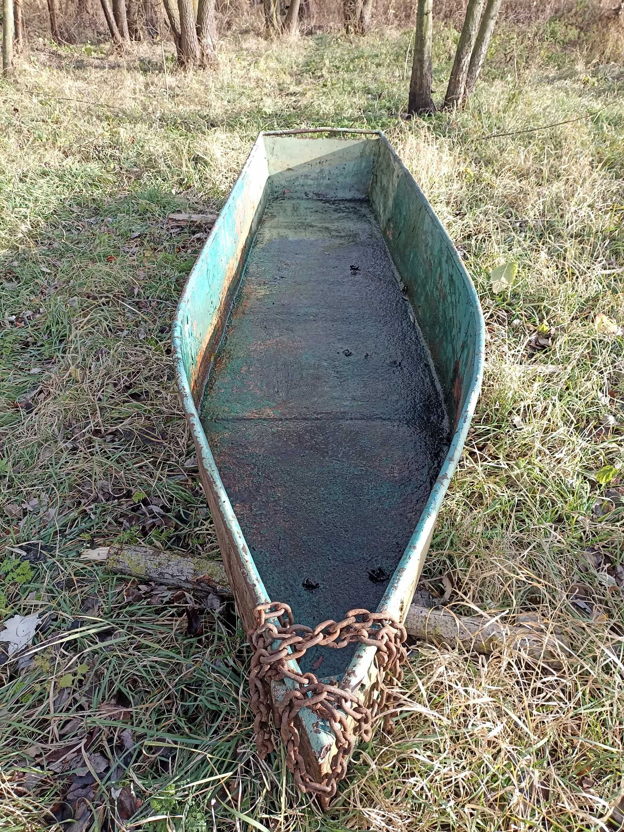 Лодка железная около 3,5-4 м