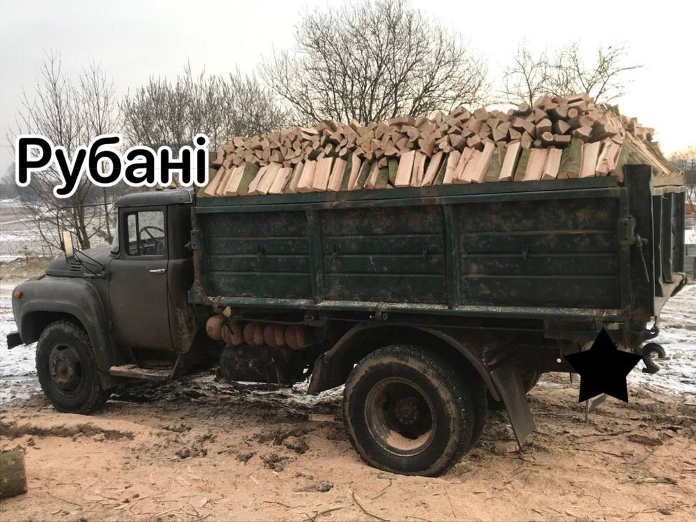 Дрова Рубані і Колодками твердих порід
