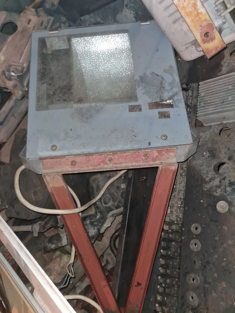 Lampa halogen  mocne na plac hale itp