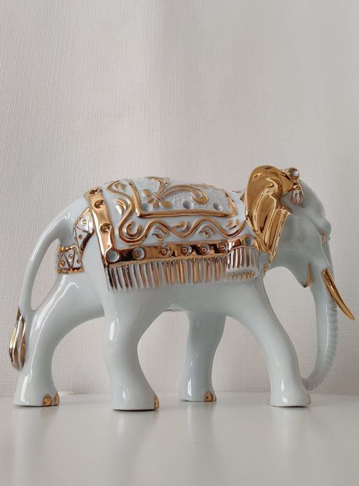 10 elefantes de porcelana