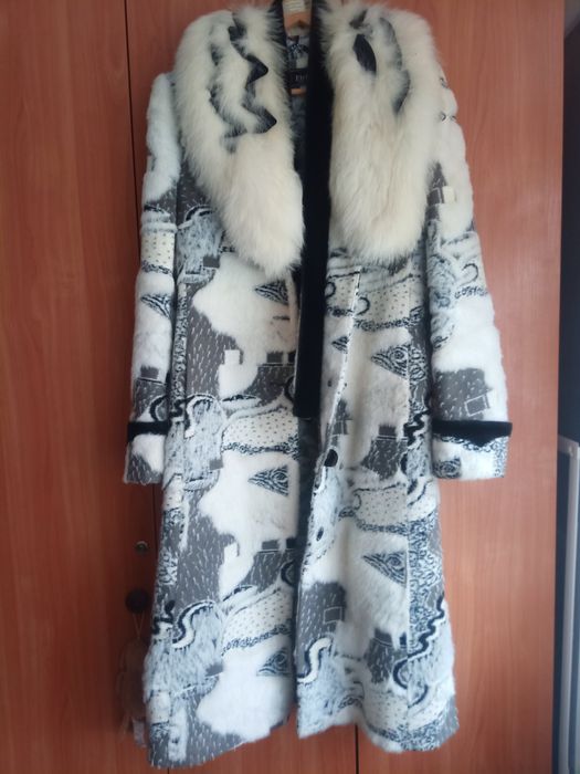 Пальто зимове з комірцем з кролика