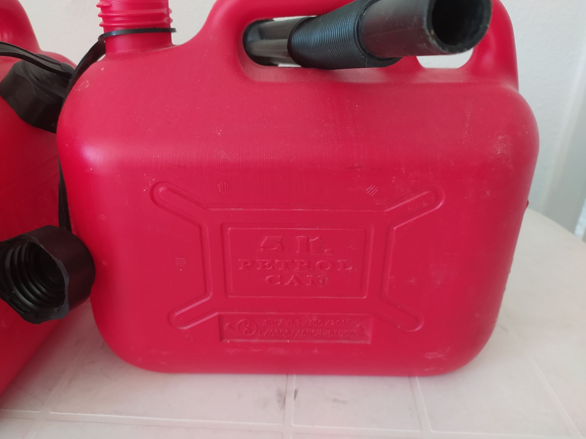 Conjunto de 5 jerricans de 5L em plástico vermelho