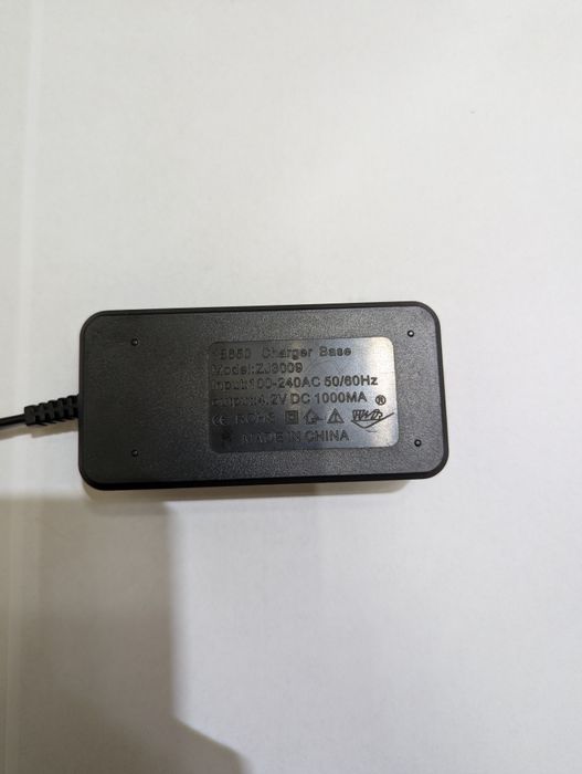 Зарядний пристрій для акумуляторів 18650