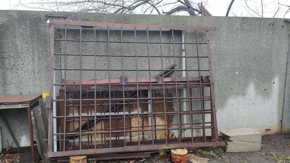 Решітка металева